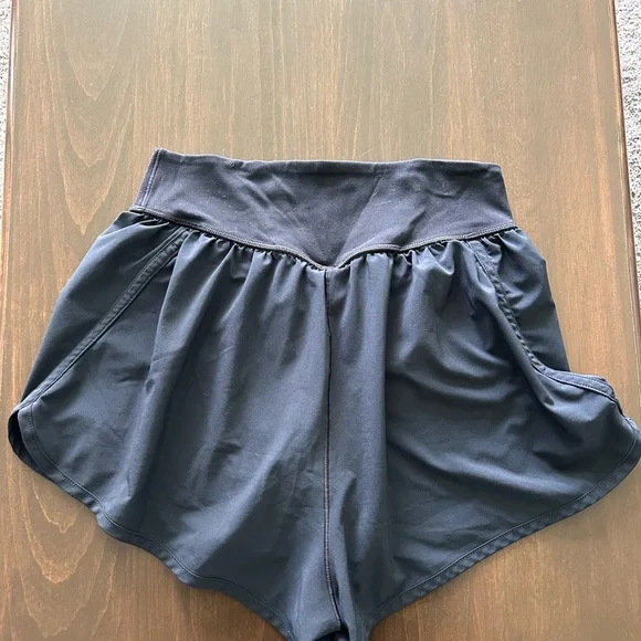 Aerie Offline black athletic shorts - Picture 2 of 3